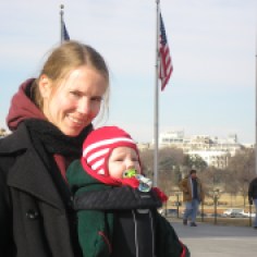 Susan and Fiona with the White House in the background